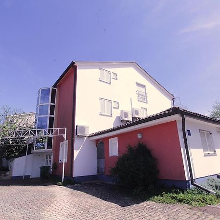 Apartments Branka Замбратия Екстериор снимка