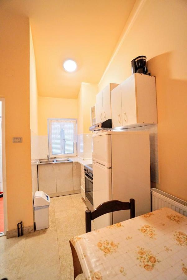 Apartments Branka Замбратия Екстериор снимка