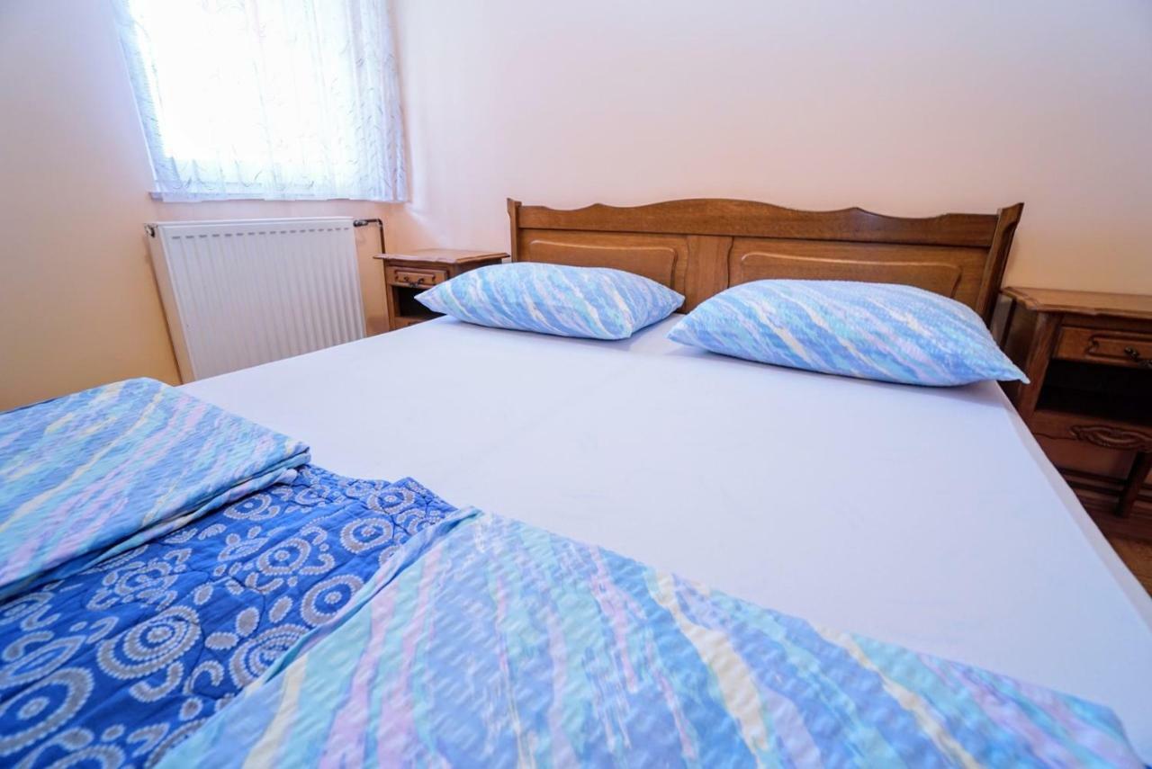 Apartments Branka Замбратия Екстериор снимка