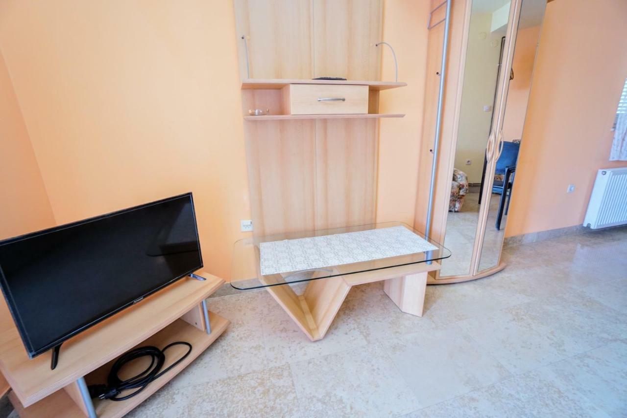 Apartments Branka Замбратия Екстериор снимка