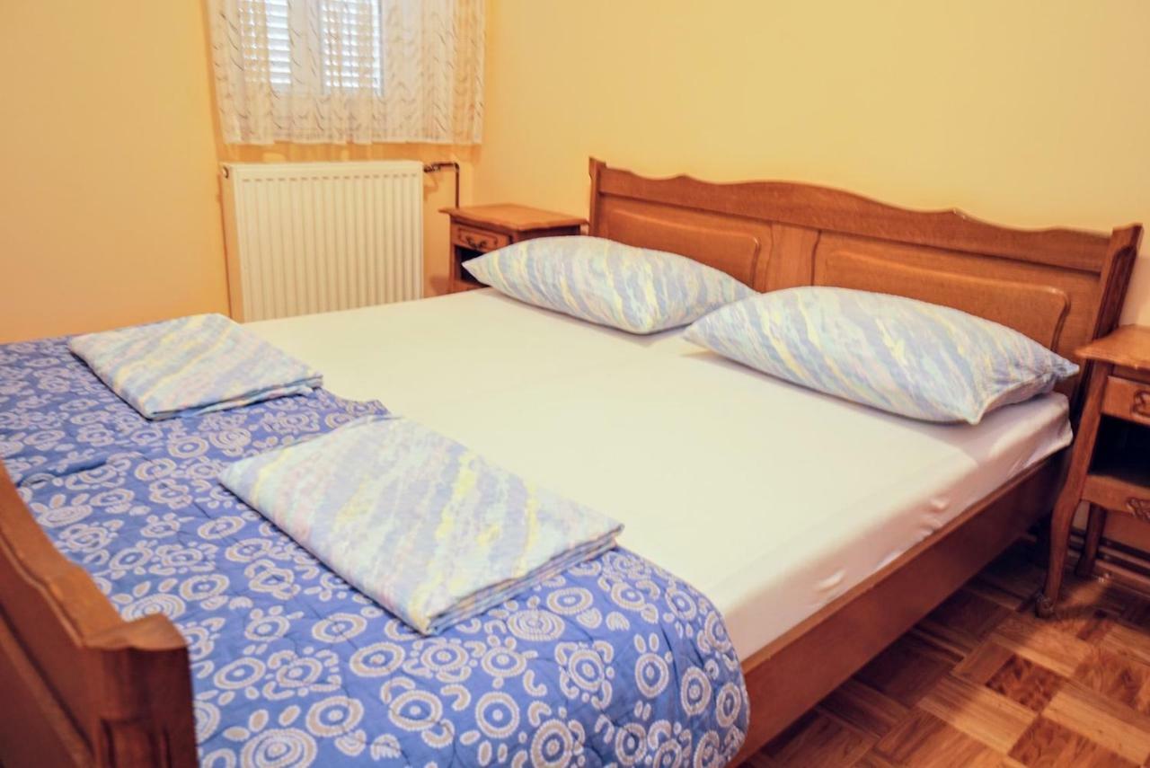 Apartments Branka Замбратия Екстериор снимка