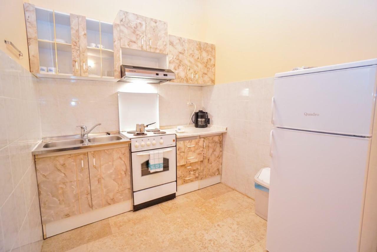 Apartments Branka Замбратия Екстериор снимка
