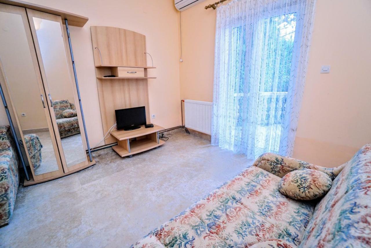Apartments Branka Замбратия Екстериор снимка