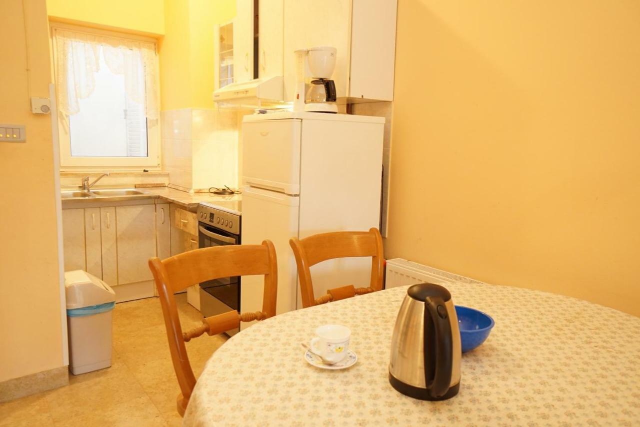 Apartments Branka Замбратия Екстериор снимка