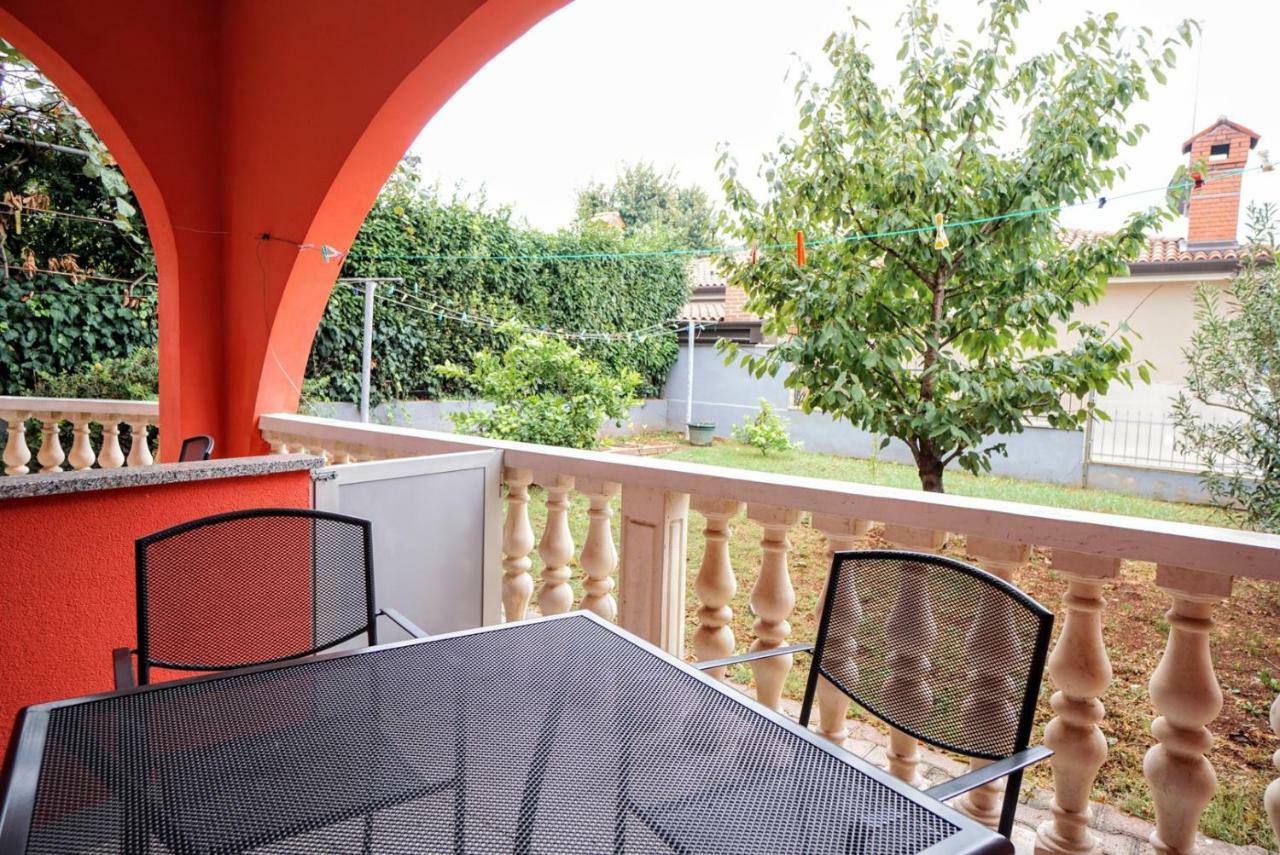 Apartments Branka Замбратия Екстериор снимка
