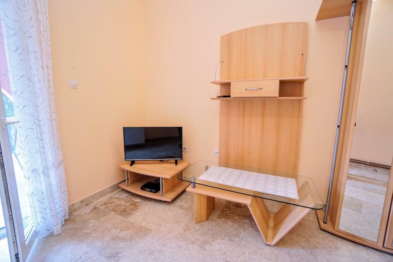 Apartments Branka Замбратия Екстериор снимка