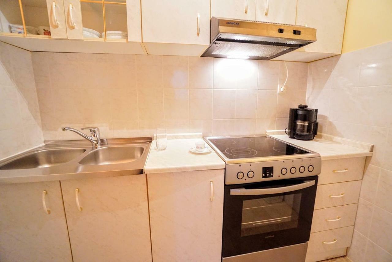 Apartments Branka Замбратия Екстериор снимка