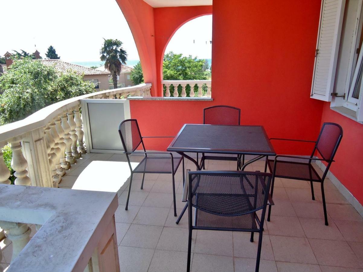 Apartments Branka Замбратия Екстериор снимка