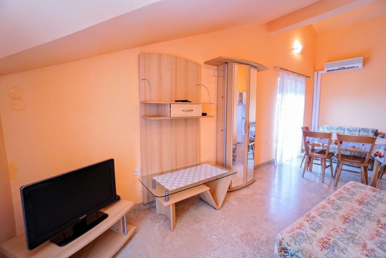 Apartments Branka Замбратия Екстериор снимка