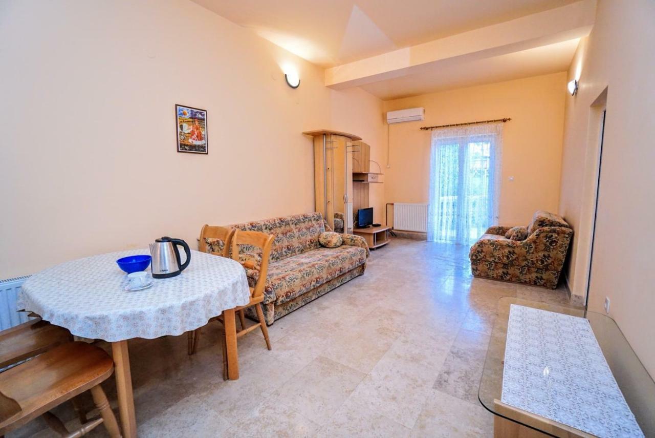 Apartments Branka Замбратия Екстериор снимка